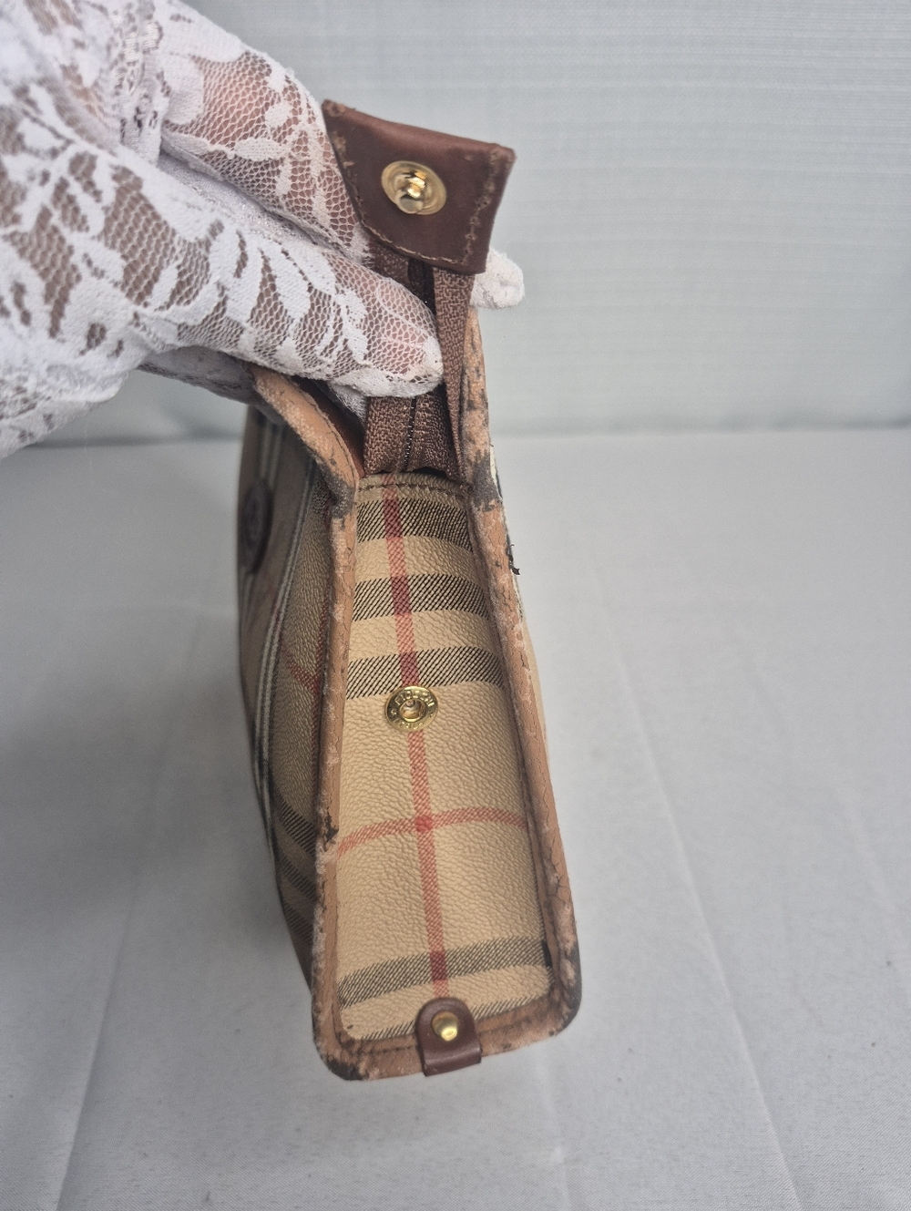 Burberrys Nova Check Plaid Tan Pouch UNISEX COA - Picture 9 of 13
